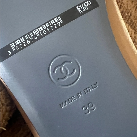 CHANEL
Lambskin Cap Toe CC Ballerina Flats 37 Beige Black 39/8 - Picture 6 of 7